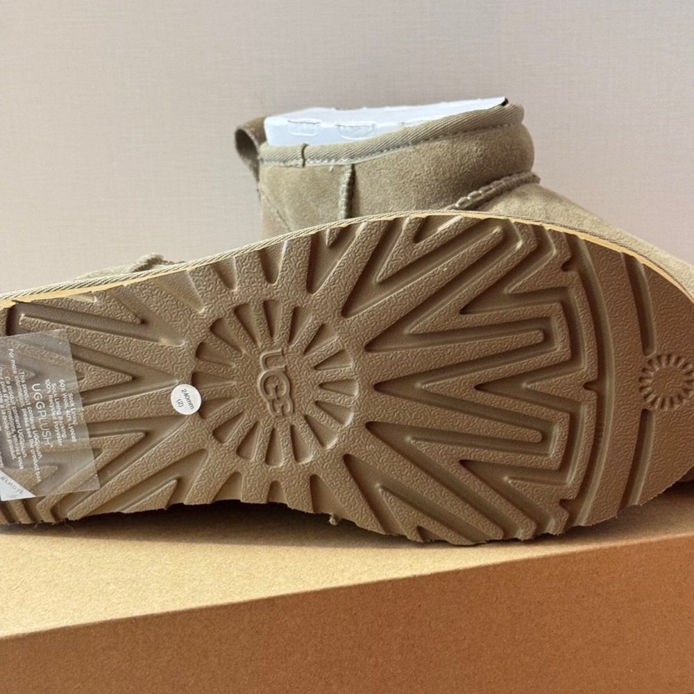 UGG Classic Ultra Mini Boots Antilope NWT - Picture 5 of 7